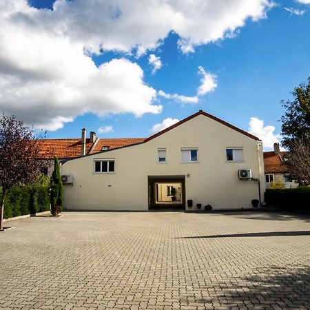 Appartement 1-4 Pers - Aeroport Cdg, Parc Expo, Villepinte - A L'Ombre Du Pin "9" Le Pin  외부 사진